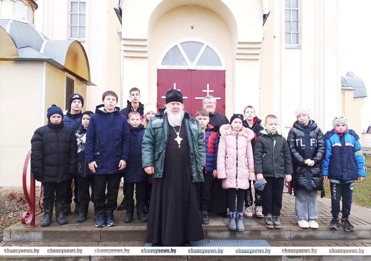 Ребята из Волкович и Устья посетили храм в Чаусах