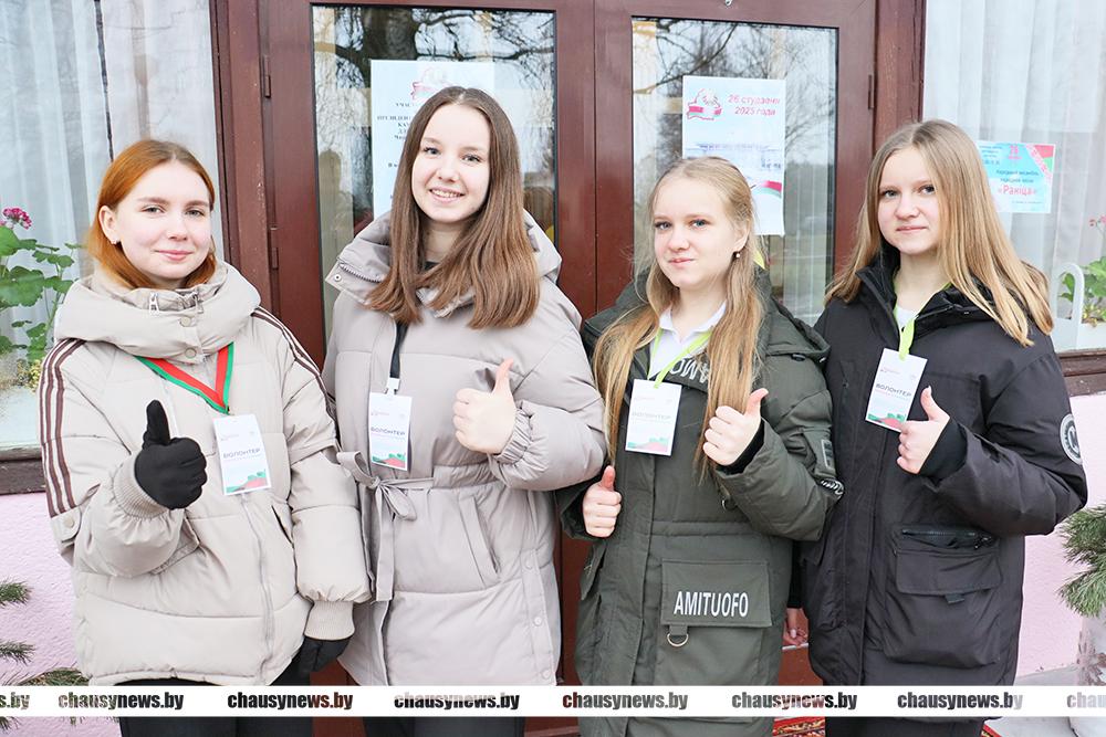 В агрогородке Каменка жители активно голосуют